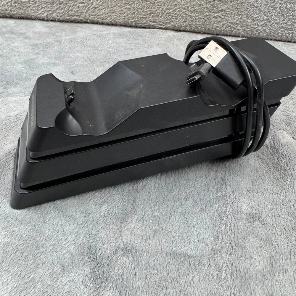 Snakebyte Twin:Charge 4 PS4 Controller Charger Black Dual Charging Dock